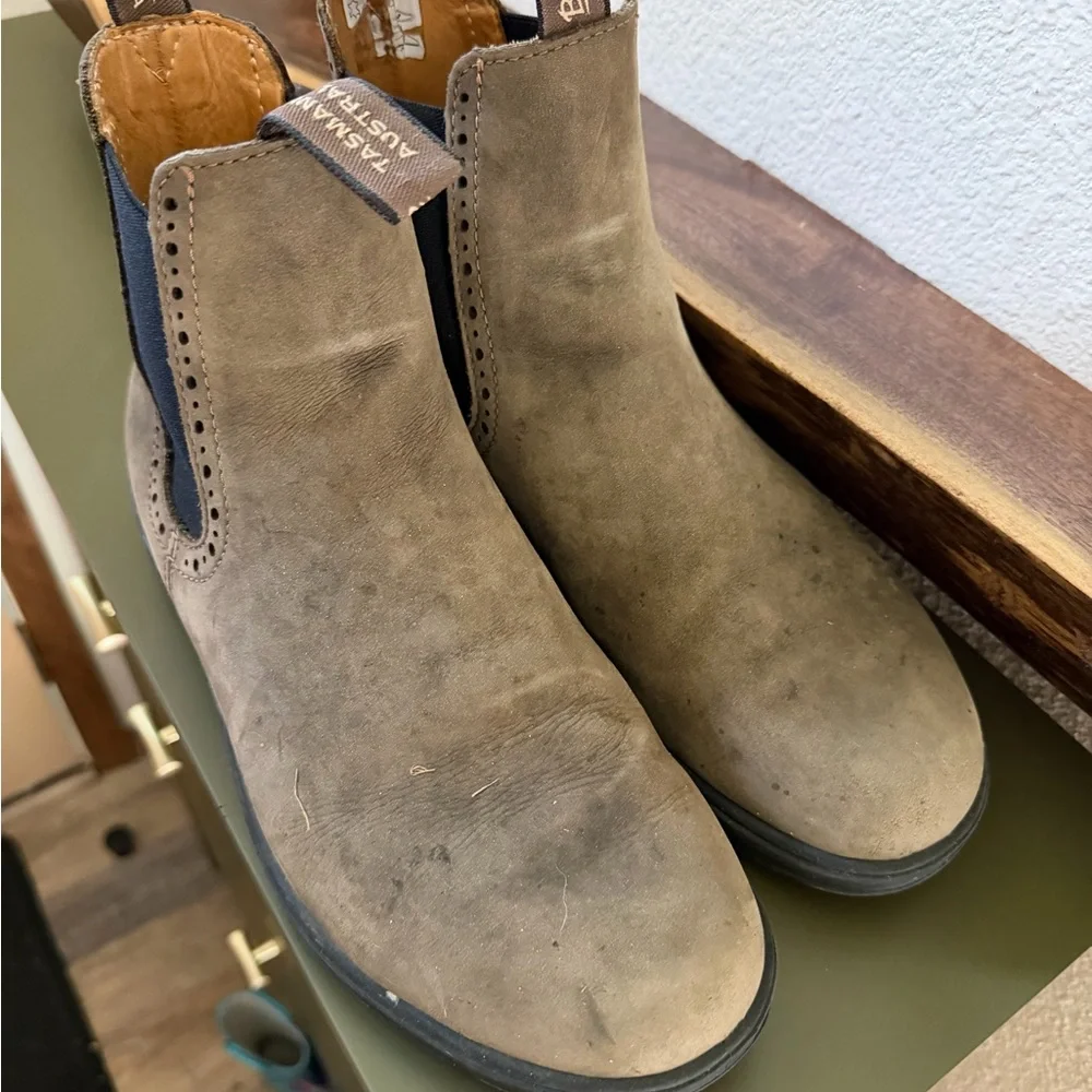 Blundstone Women’s Chelsea Boot in Rustic Brown - Picture 2 of 4